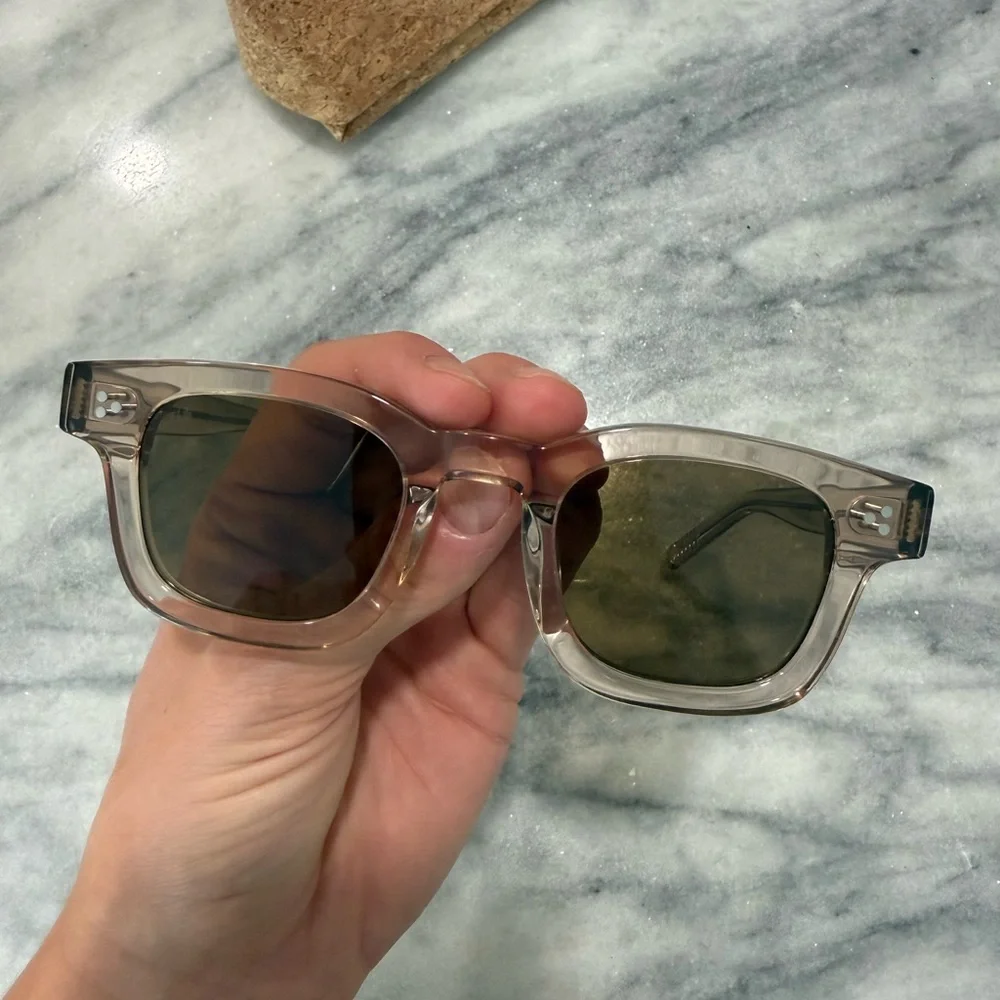 Akila Ascent Beige/Brown Sunglasses with Cork Case